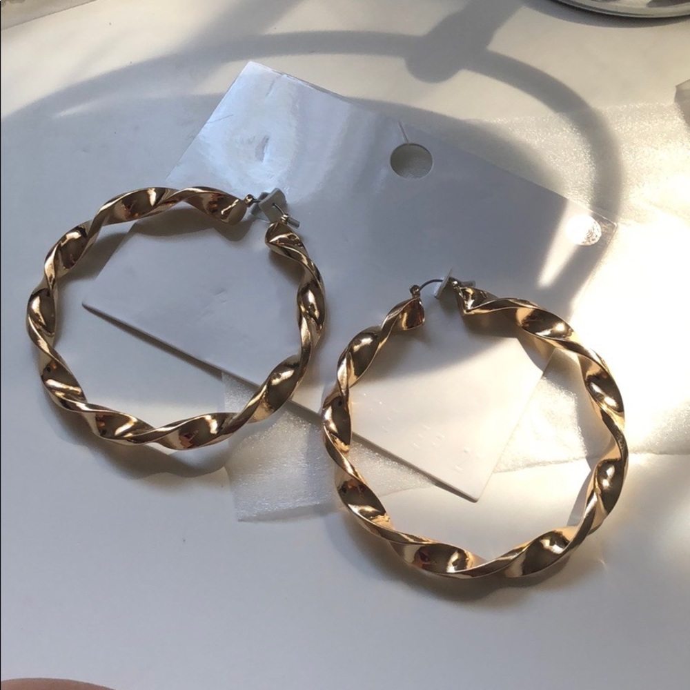 Twisted hoop earrings